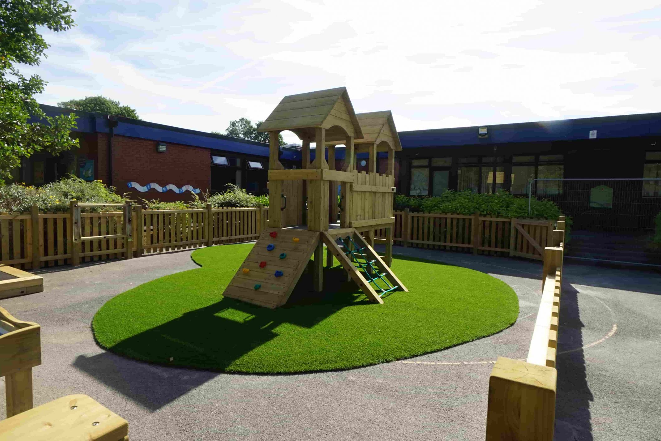 nordon-primary-school-playground-play-tower-artificial-grass